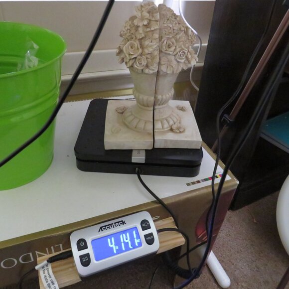 Pair of Vintage Faux Stone Floral Urn Bookends or Door Stops Distressed design - Picture 12 of 12